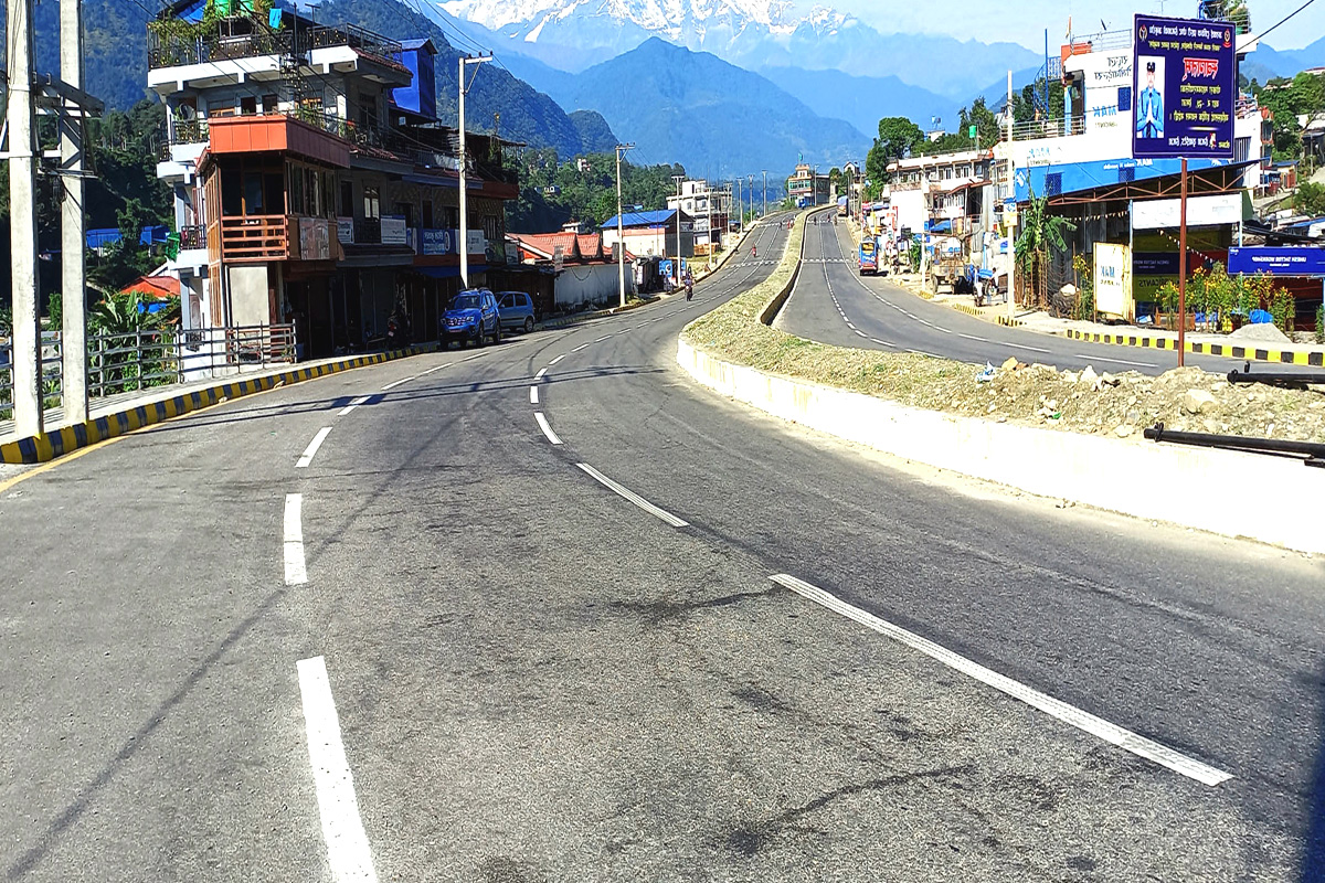 मध्यपहाडी पुष्पलाल लोकमार्ग अन्तर्गतको याम्दी सडक निर्माण 